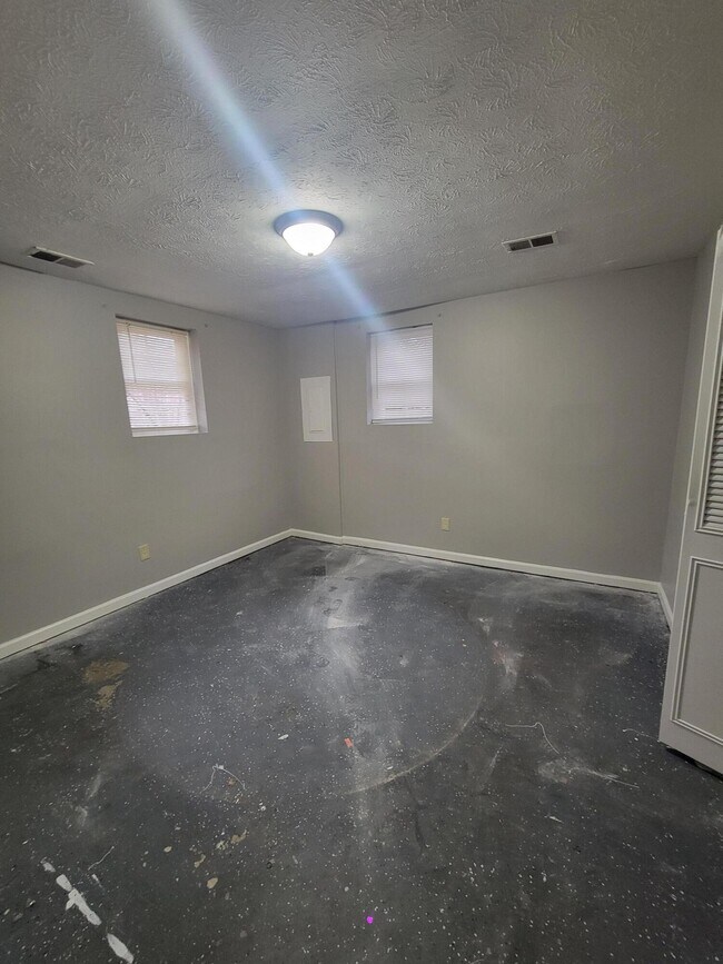 Building Photo - 2801 Winter Garden