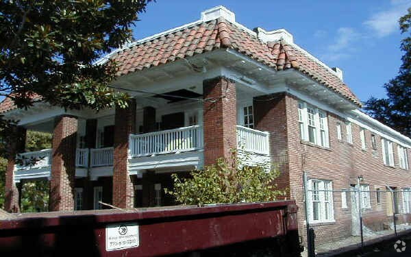 Building Photo - 745 Monroe Dr NE