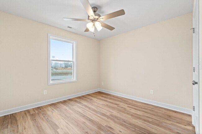 Building Photo - Like New Unit in Guthrie, KY
