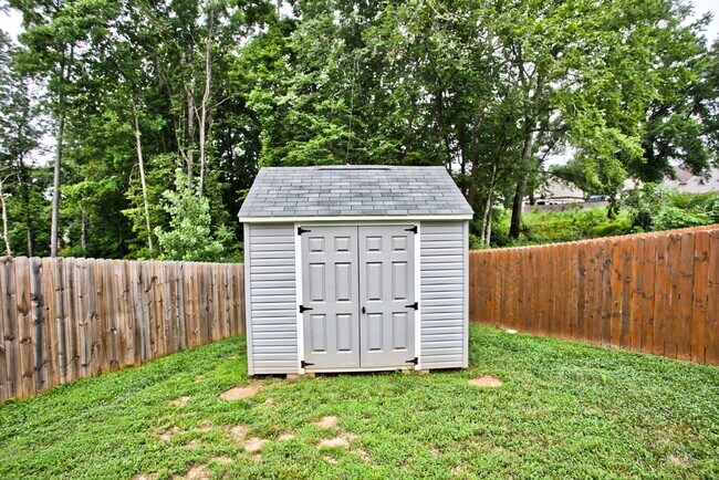 Building Photo - 208 Liam Ct
