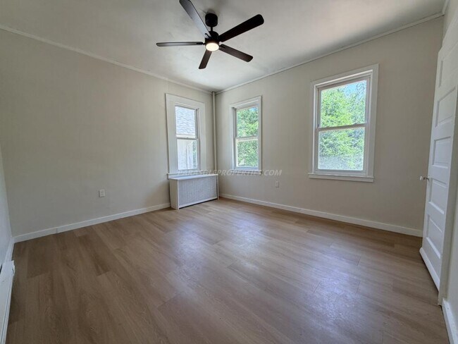 Building Photo - 919 Clay Ave