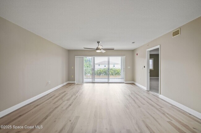 Building Photo - 551 Casa Bella Dr