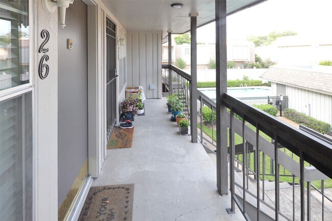 Building Photo - 1223 Augusta Dr