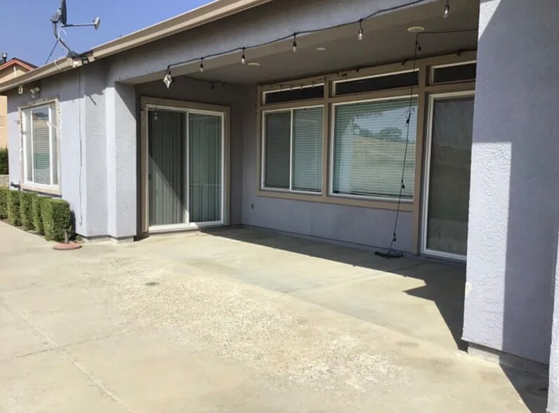 Building Photo - 205 Quail Meadow Ln
