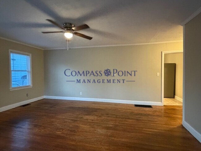 Building Photo - Your New Home Awaits! First Month Rent Free!!!