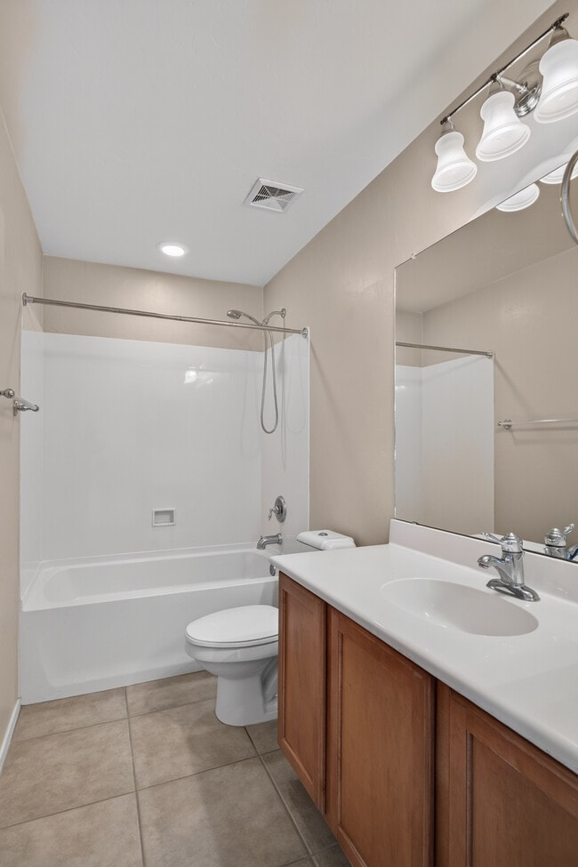 Building Photo - 6028 S Meadow Breeze Dr