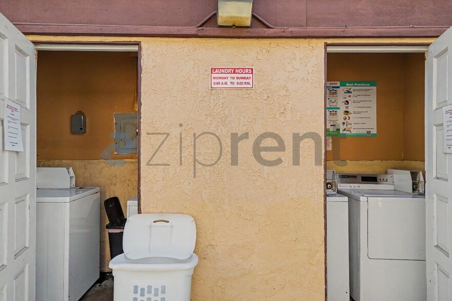 Building Photo - Unit 9