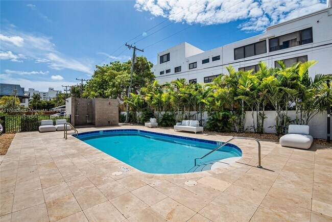 Building Photo - 204 Sunrise Dr
