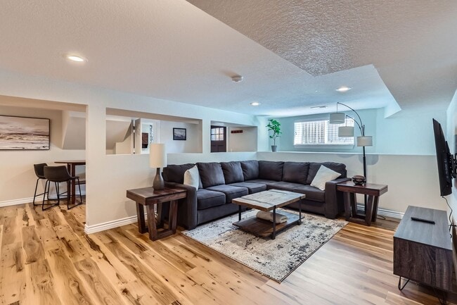 Building Photo - Highlands 2 BDR Turnkey Home