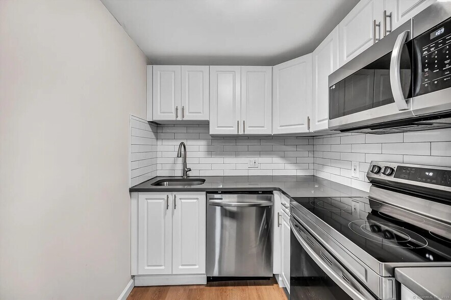 Building Photo - 56 Burgundy Hill Ln