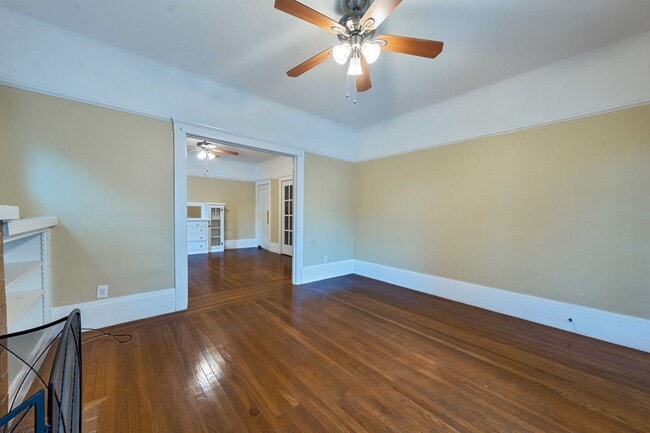 Building Photo - Charming Midtown 1-Bedroom Apartment with ...