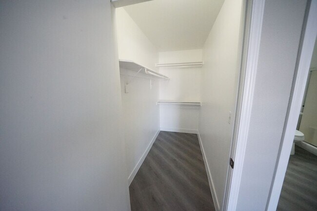 Building Photo - SHOWINGS AVAILABLE NOW