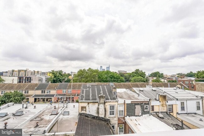 Building Photo - 1526 W Seybert St