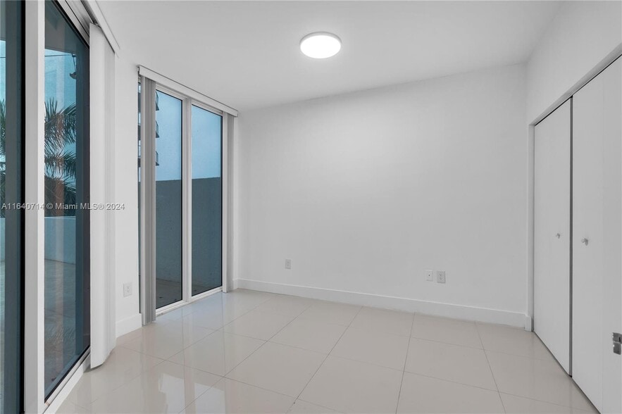 Building Photo - 3000 NE 188th St