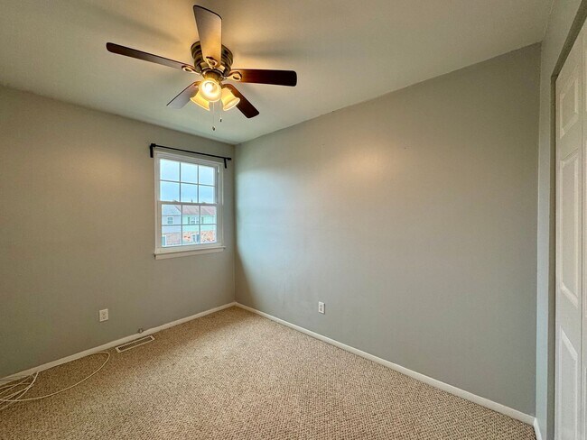 Building Photo - Charming 3 Bedroom/2 Bathroom in Essex, MD!