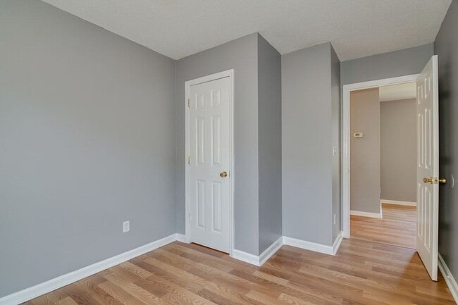 Building Photo - A Classic Act