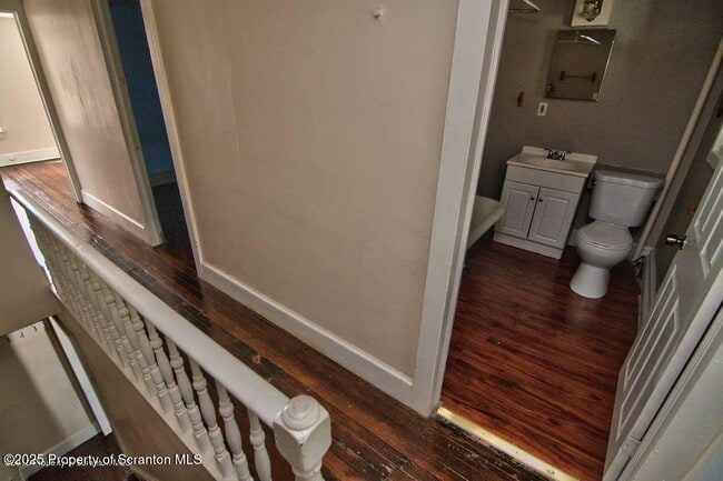 Building Photo - 18 Pine Rd