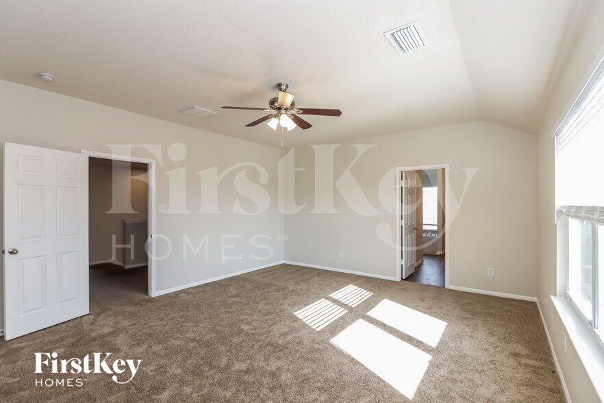 Building Photo - 19211 Sunny Leaf Ln