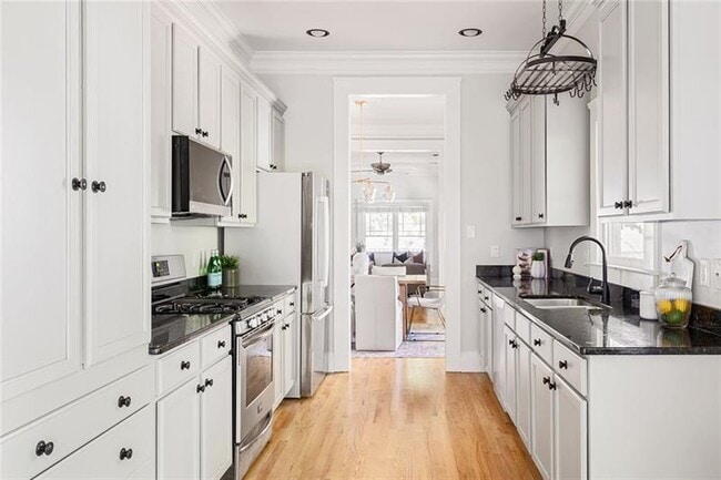 Building Photo - 428 S Howard St SE