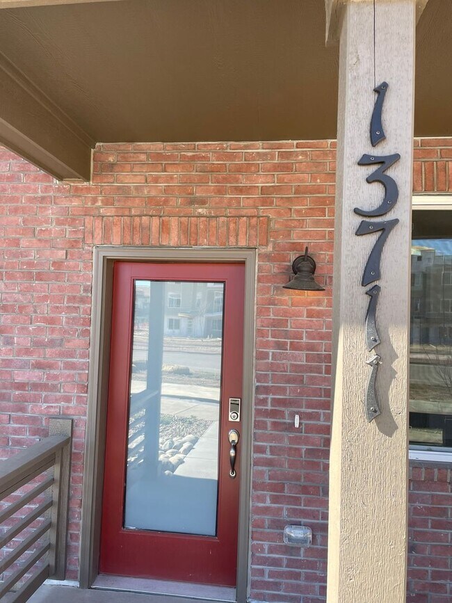 Building Photo - Updated 3 Bedroom Townhome Available July