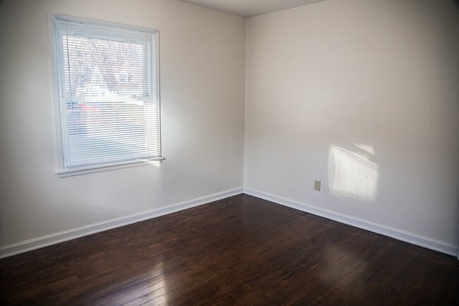 Building Photo - 2235 Barrymore Ave