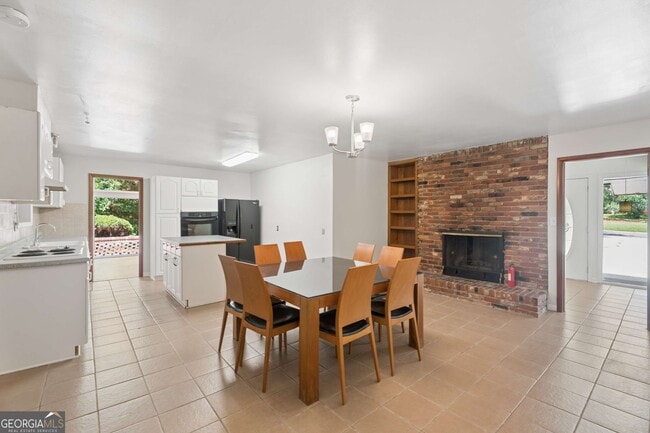 Building Photo - 3543 Cloudland Dr