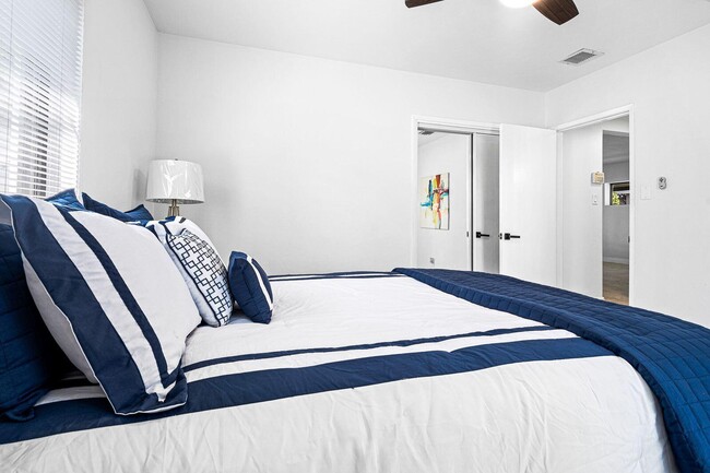 Building Photo - 1430 NE 16th Ave