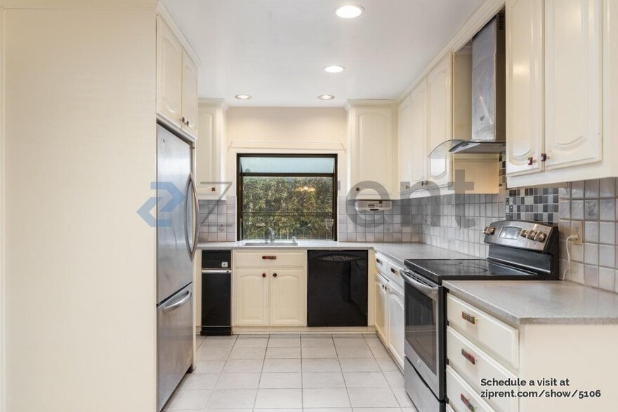 Building Photo - 1565 Klamath Dr