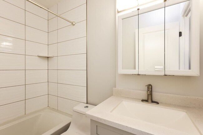 Building Photo - Sullivan Duplex