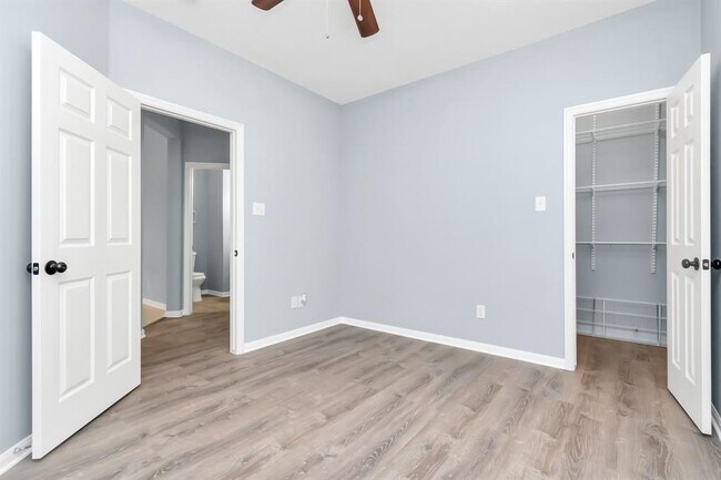Building Photo - 19 Long Springs Pl