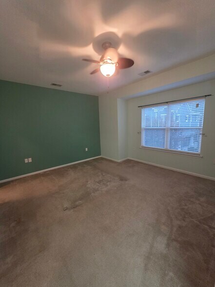 Building Photo - 730 Lacy Oak Dr