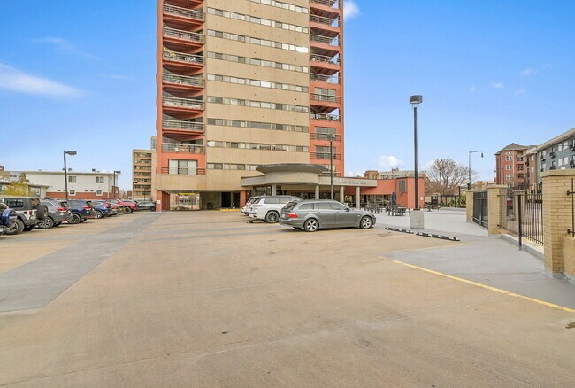 Building Photo - $1,750.00 - 1 Bedroom, 1 Bathroom, Condo in Denver with Cozy Balcony!