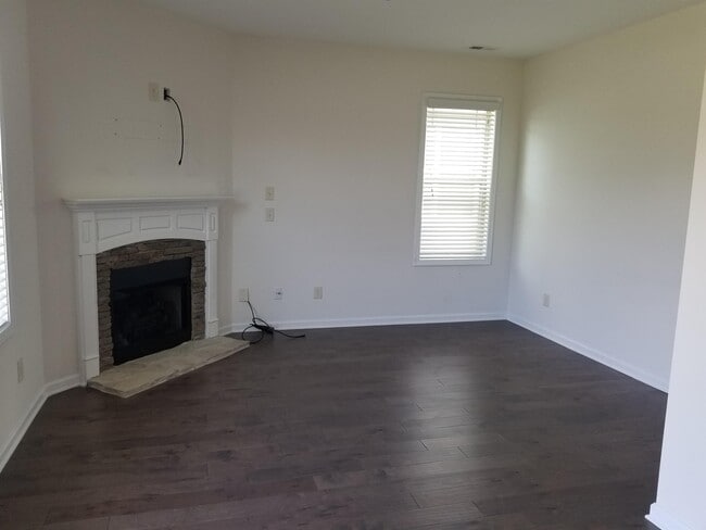 Building Photo - 20 Manito Pl