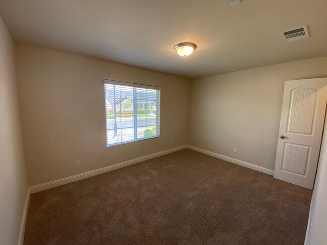 Building Photo - Immaculate like New Home in the gated Windmills at Tule Heights!