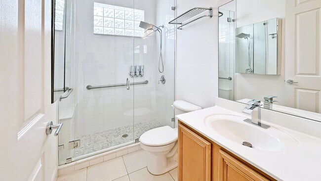 Building Photo - Elegant 4-Bedroom Home in Turtle Creek with Resort-Style Pool