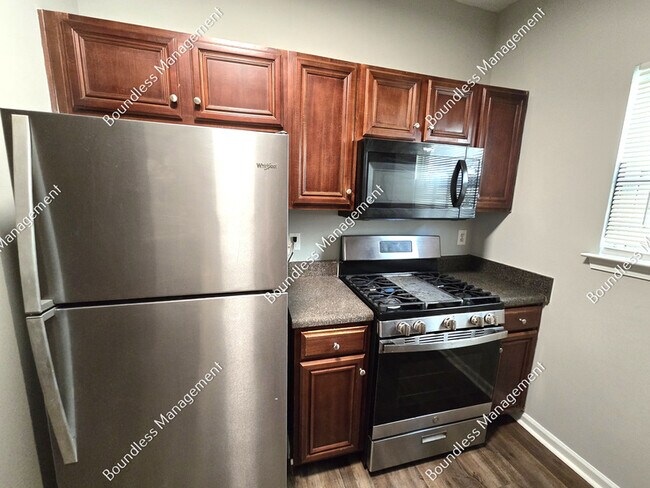 Building Photo - 2330 Hackamore Dr