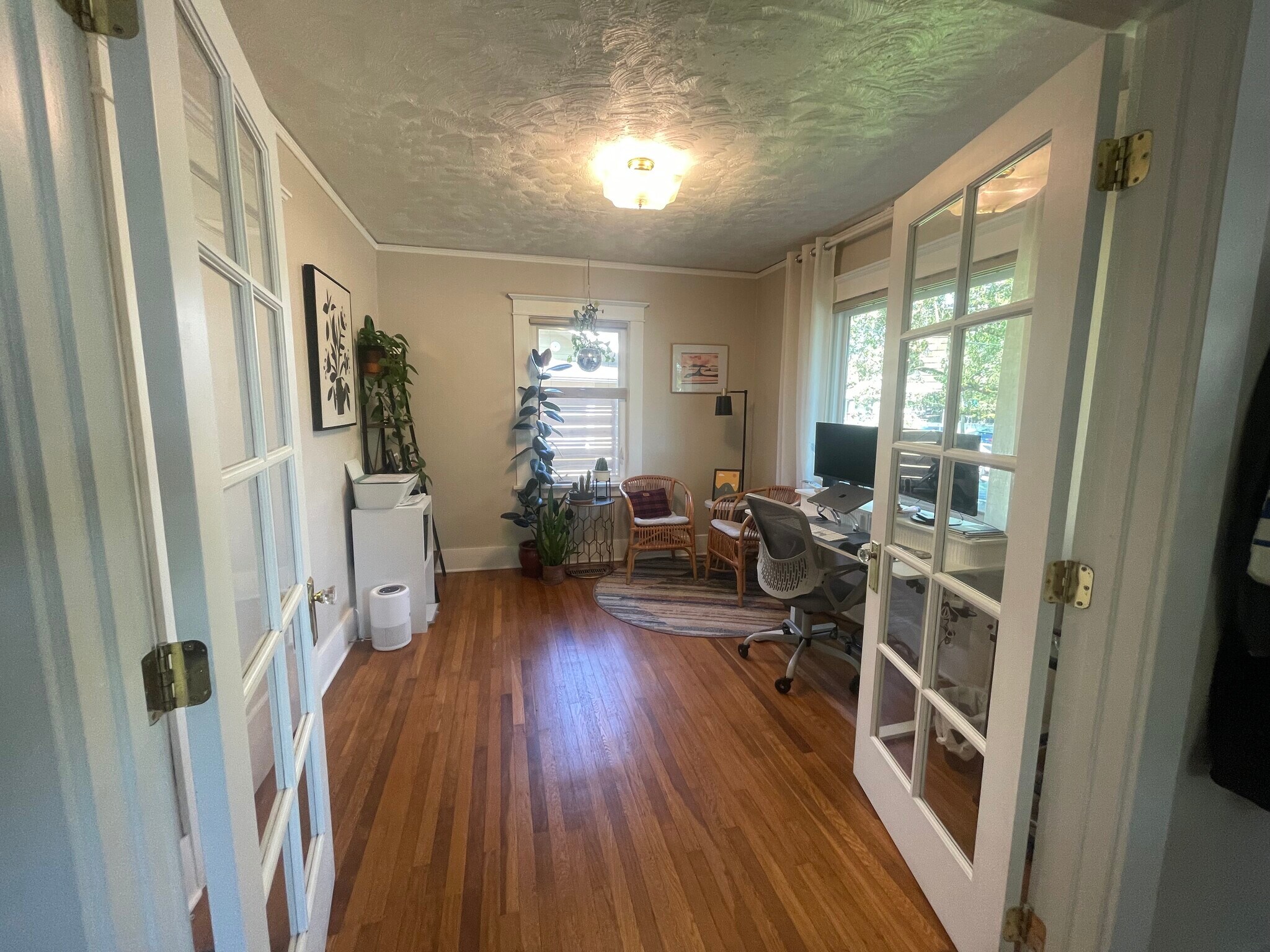 Den - 824 N Killingsworth Ct