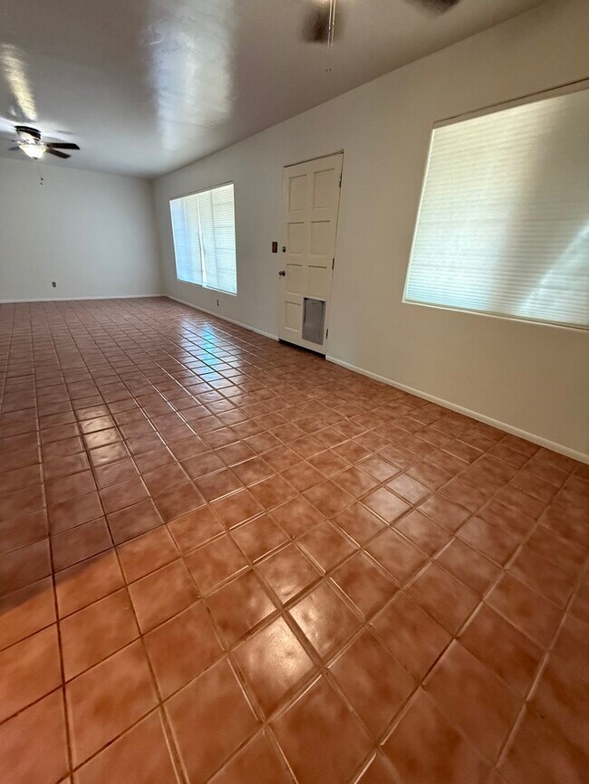 Building Photo - HOUSE FOR RENT