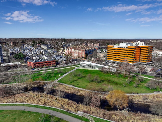 Building Photo - 35 W Broad St