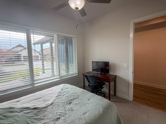 Building Photo - 5979 E Big Horn Pkwy