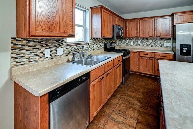 Building Photo - 2633 Koshkonong Way