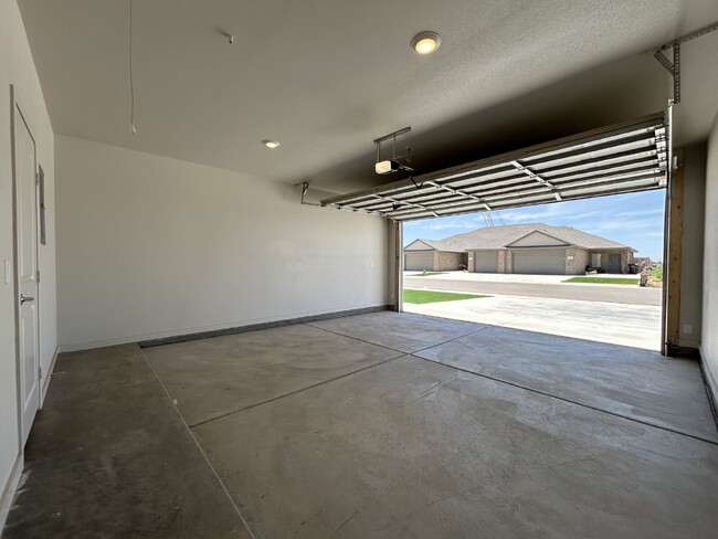 Building Photo - Brand New Duplex in Frenship East!