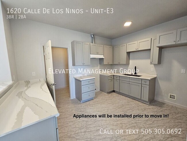 Building Photo - 1620 Calle de los Ninos Ave