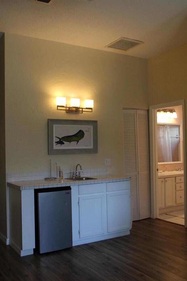 Building Photo - 5038 Alta Vista Ave