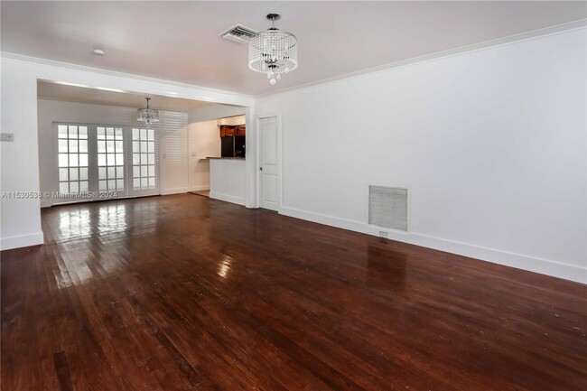 Building Photo - 1404 Plunkett St