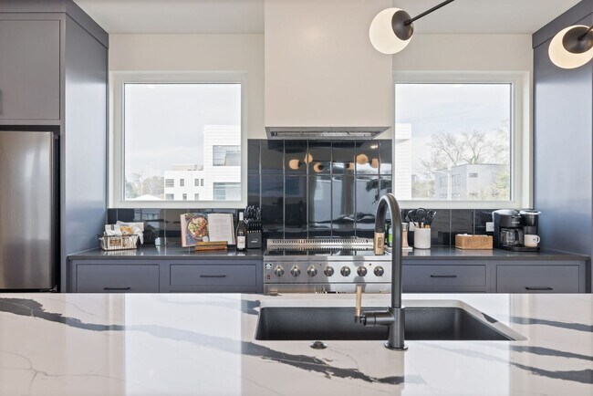 Building Photo - 1117 3rd Ave S