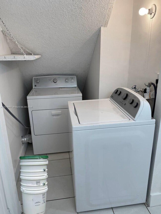 Building Photo - 1750 NW 55th Ave