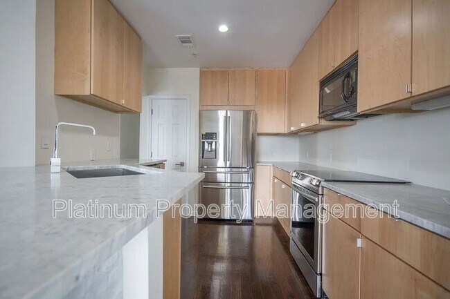 Building Photo - 3334 Peachtree Rd NE