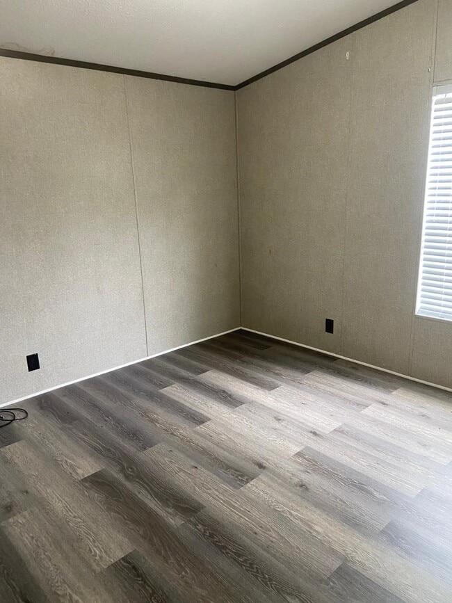 Building Photo - 16303 Dundee Rd