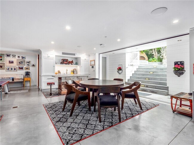 Building Photo - 3403 Laurel Ave